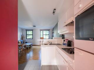 Huidige verhuurwaarde: 895 euro <br />Verhuurwaarde na renovatie: 1000 euro<br /><br />Met zicht op de Gentse binnenwateren, recht tegenover de imposante Krook, wordt dit investeringsappartement met één slaapkamer te koop aangeboden. Het gebouw zal najaar 2026 een verregaande energetische renovatie ondergaan om de residentie geheel future-proof te maken. De onmiddellijke kosten zijn inbegrepen in de geafficheerde prijs en worden verder bekostigd aan de hand van een verhoging van de syndicusbijdragen.<br /><br />Op de hoek van de Oudescheldestraat en de Kuiperskaai, vinden we dit volledig instapklaar appartement dat bestaat uit een keurige inkomhal, slaapkamer met ensuite badkamer, keuken en leefruimte. Het is de ideale opportuniteit voor wie zich (of zijn/haar studerende kinderen, of huurders) wil vestigen op één van de meest gegeerde locaties in Gent. <br /><br />Elektrisch conform, asbestvrij en EPC-label A. <br />Geplande renovaties, inclusief energiezuinige gevelbekleding, renovatie van inkom, gaanderijen, ramen en plaatsing warmtepompen). Te bespreken met uw makelaar.