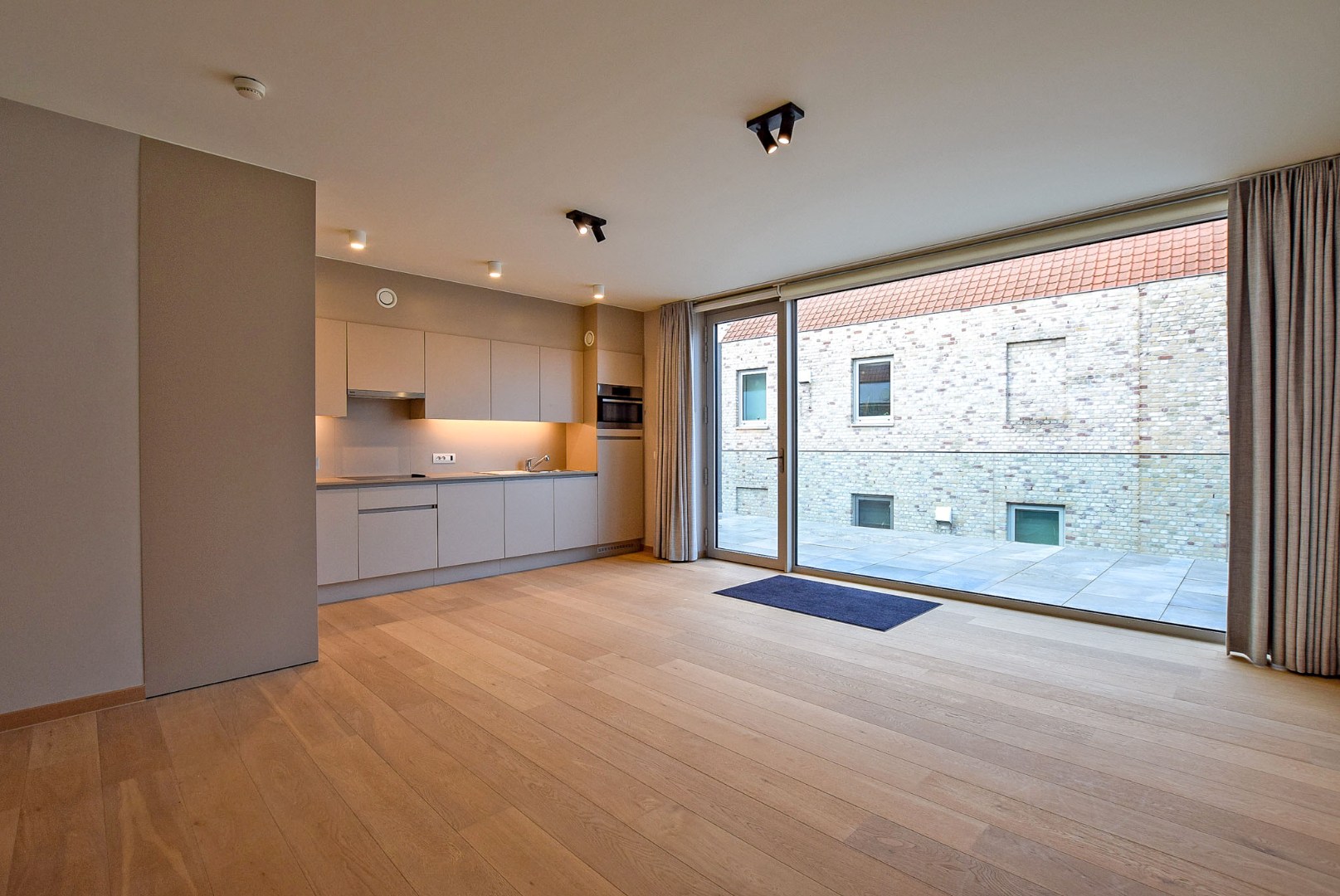 Uiterst goed onderhouden assistentieflat (55m² + 11m² terras) met 1 slaapkamer te Nieuwpoort. - foto 1