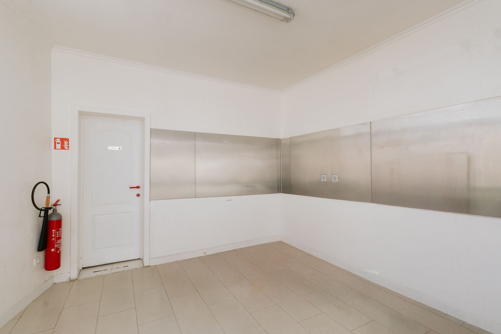 Uitstekend gelegen commercieel pand te Schoten - foto 2