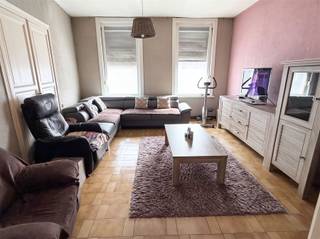 <h1><span>Woning met inkomhall, leefruimte, keuken, berging, badkamer, afzonderlijk W.C</span></h1><h1><span>Verdiep: 3 slaapkamers</span></h1><h1><span>Zolder</span></h1><h1><span>Tuin met tuinbergingen</span></h1><p><span> </span></p>