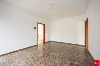 ENKEL BEZOEKEN MOGELIJK DOOR ONDERSTAANDE LINK VOLLEDIG EN CORRECT IN TE VULLEN:<br />mijnhuurprofiel.be<br /><br />In een prachtige, rustige woonwijk in Schilde is deze mooie laagbouwvilla gelegen.<br />De woning bevindt zich op een groen en ruim perceel van ca. 3058 m².<br /><br />Indeling: ruime inkomhal, leefruimte met prachtig uitzicht over de tuin, geïnstalleerde keuken met aansluitend een bergruimte voorzien van aansluiting voor wasmachine en droogkast, 2 ruime en volwaardige slaapkamers, een apart toilet, badkamer met twee lavabo's en bad en douche, afzonderlijke garage en een prachtige tuin.<br />De gehele woning bevindt zich op het gelijkvloers. Enkel nog een zolderluik in de nachthal met zoldertrap richting een zeer ruime zolderruimte.<br /><br />Alle nutsvoorzieningen zijn rechtstreeks door de huurder af te sluiten.<br />De woning is onmiddellijk beschikbaar.<br /><br />Voor meer info of een bezoek, neem contact op met Arno via arno@reds.be.