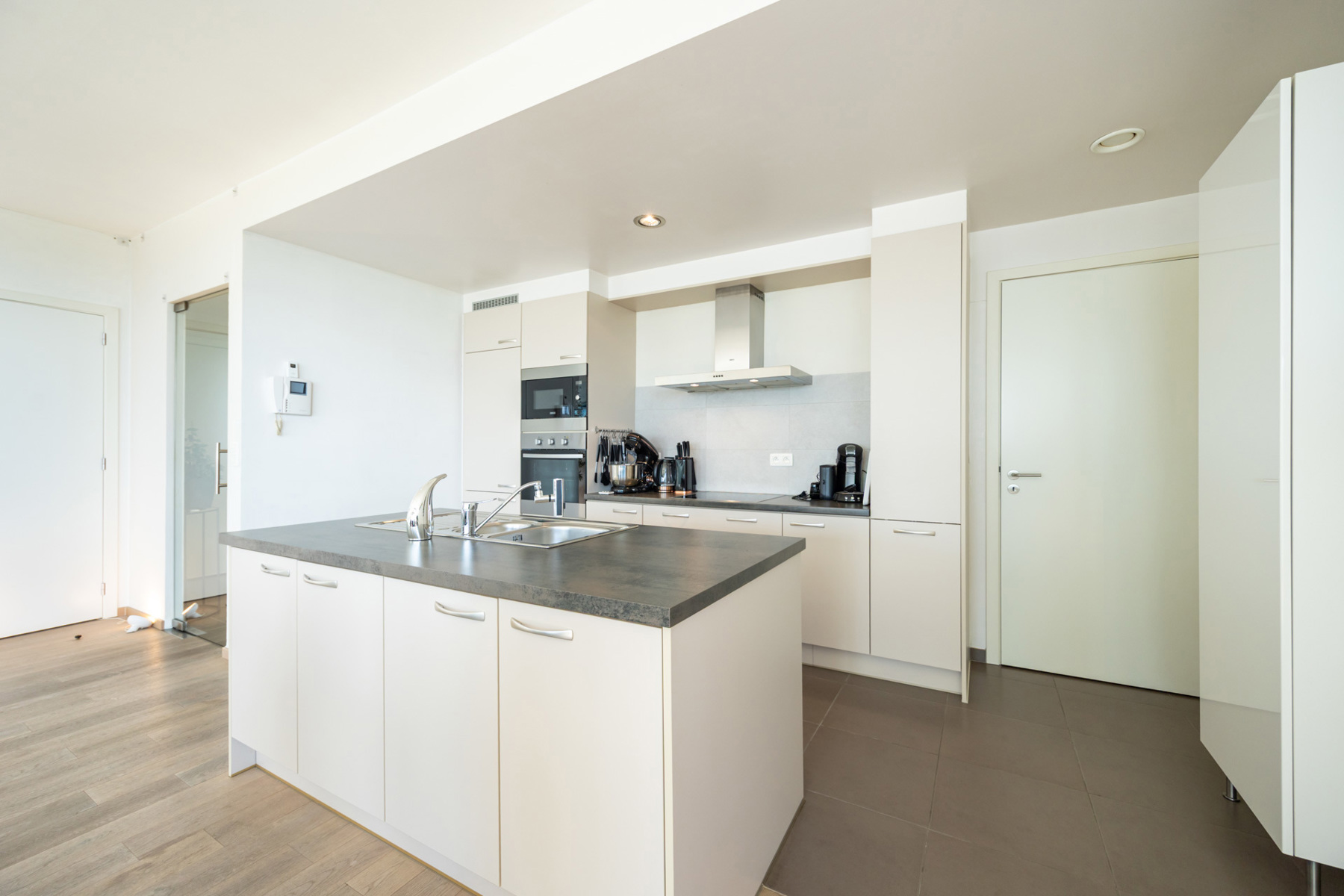 Modern appartement met uitzicht op de Nieuwe Kaai - foto 4