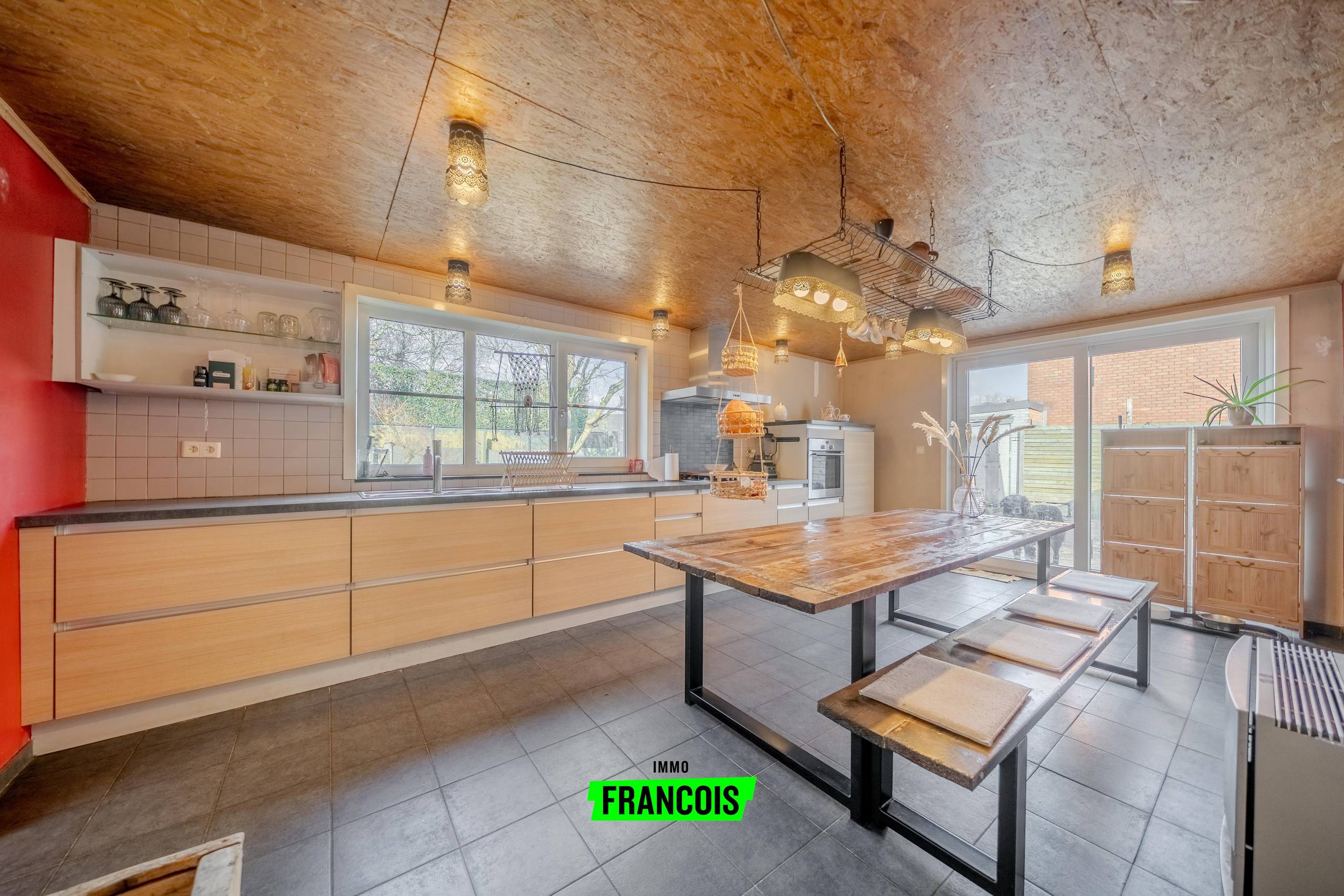 Instapklare woning met 3 slaapkamers en carport in Zarren te koop! - foto 4