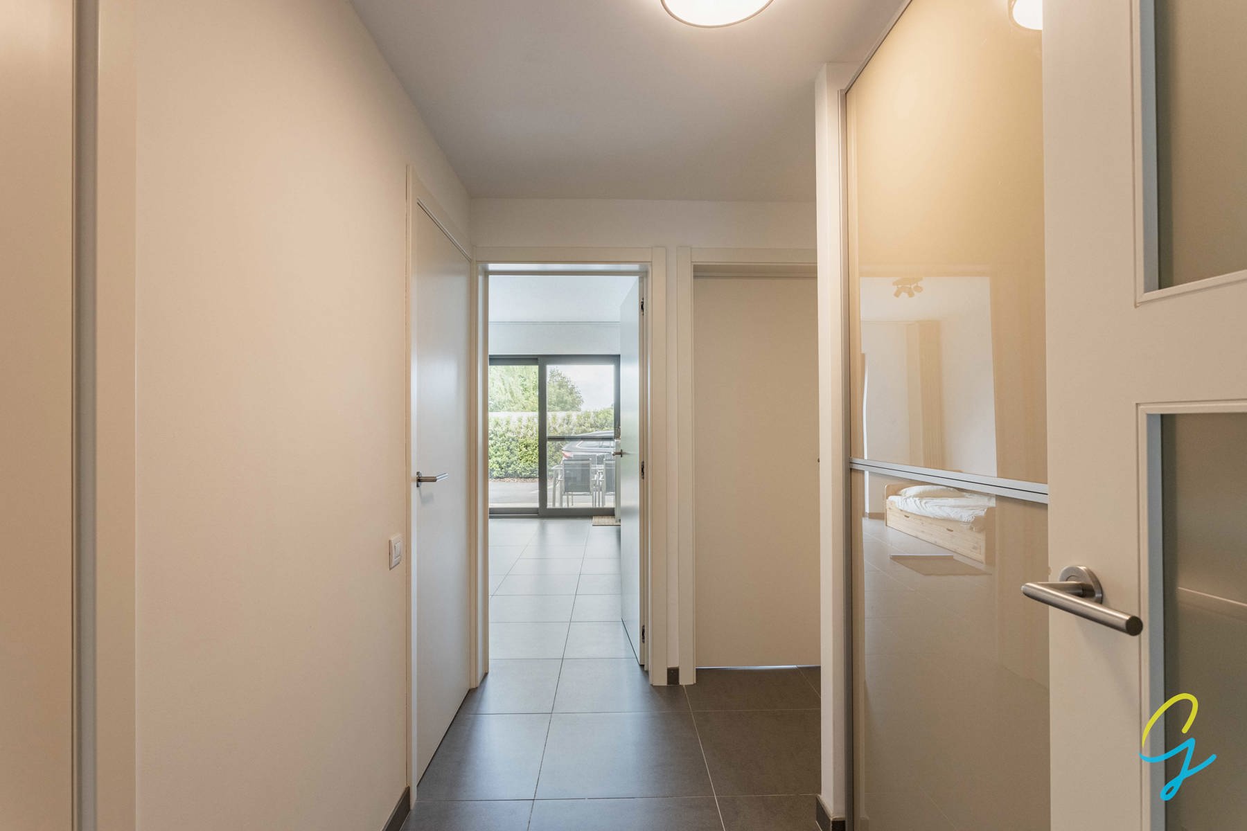 TE KOOP Ruim appartement met 2 terrassen en staanplaatsen - foto 5