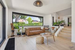 UNIEKE GERENOVEERDE WONING MET 4 SLAAPKAMERS EN PRACHTIG UITZICHT OP DE VELDEN.HOU JE VAN WONEN MET KARAKTER? DEZE GERENOVEERDE WONING ZAL HET HART...