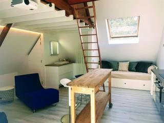 Recente LOFT studio/appartement gelegen op 2de verdieping in een rustige doch zeer centrale residentiële omgeving. Bestaande uit volledig geïnstalleerde keuken, zithoek, projector, dressing, toilet, mezzanine met slaaphoek, instapdouche, lavabo met meubel, prachtig terras, en fietsenstalling. De studio werd volledig ingericht alsook voorzien van meubels, bestek, borden, enz.... Prijs inclusief verbruik van water, gas en elektriciteit... (650 euro + 125 euro/maand = 775 euro per maand) Ideaal voor student, expat, buitenlandse werknemer, grote bedrijven, enz.... Beschikbaar voor 1 jaar van 15/09/2026 tot 30/09/2027.