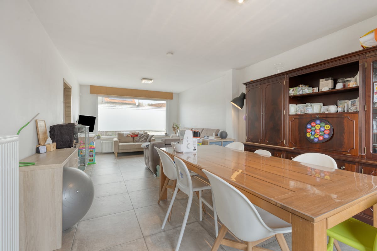 Gerenoveerde woning met 4 slaapkamers, tuin en garage. - foto 3