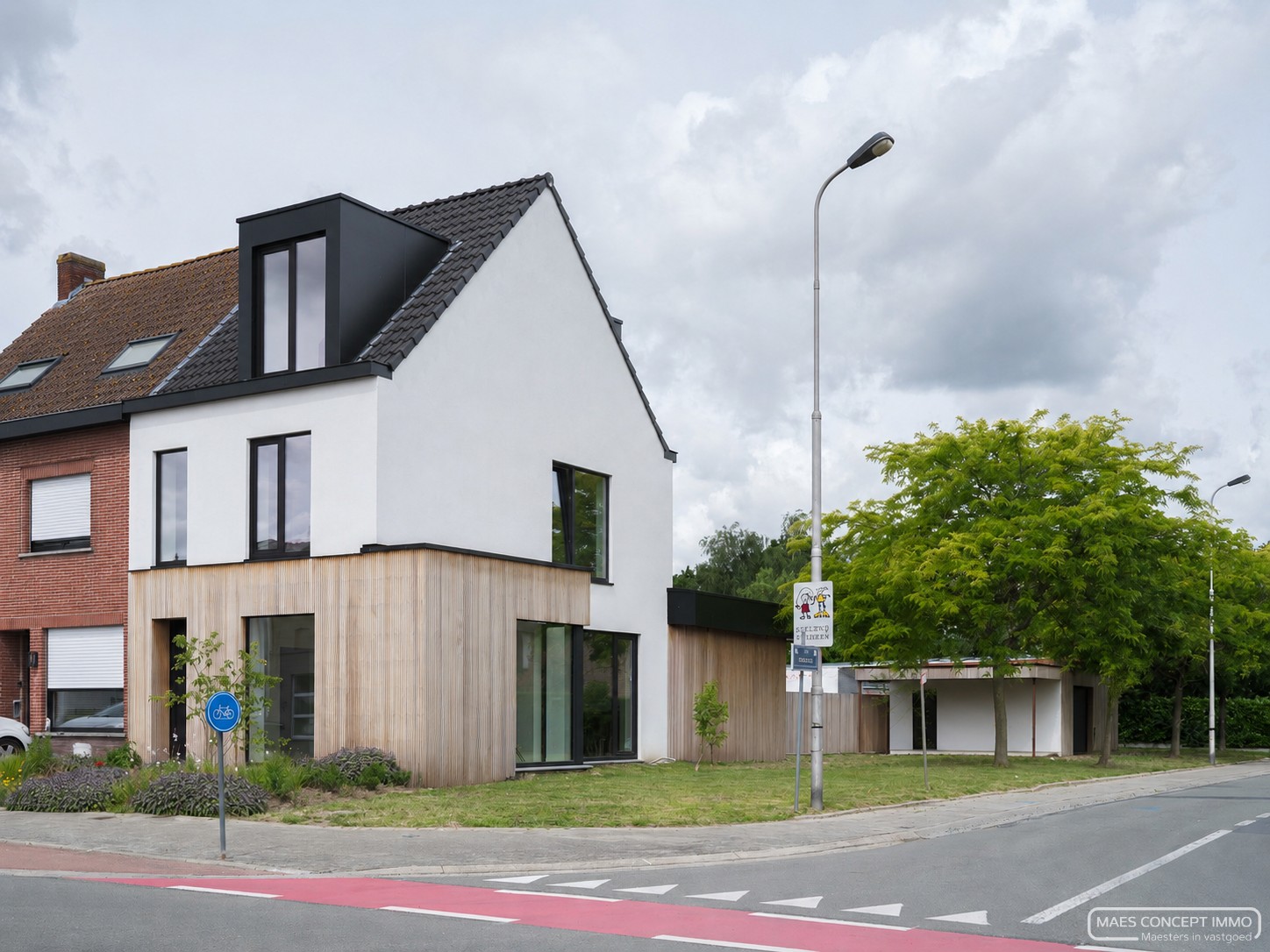 Gerenoveerde woning met 3 slaapkamers te koop in Waregem centrum - foto 1