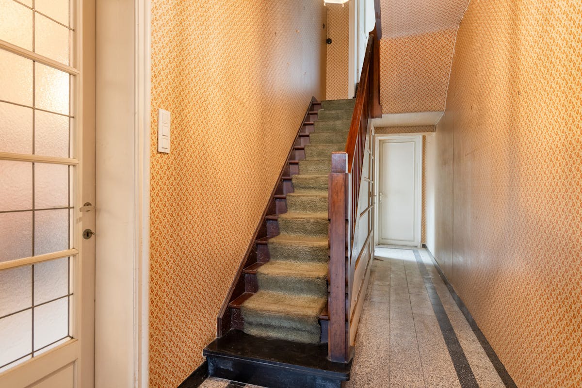 Authentic town home with renovation potential - photo 3