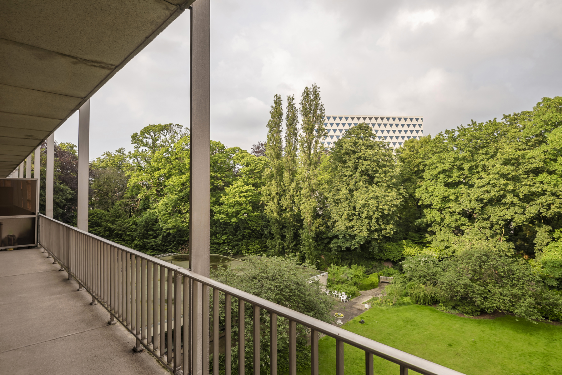 Totaal gerenoveerd appartement met ruim terras op toplocatie - foto 4