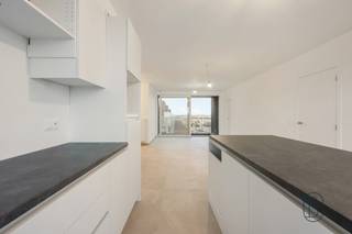 Dit klassieke nieuwbouwproject in Moeskroen staat voor zorgeloos wonen op een centrale ligging.<br /><br />De architectuur straalt rust en elegantie uit, terwijl het interieur volledig inspeelt op de noden van hedendaags wonen: energiezuinig, praktisch en comfortabel.<br />Elke appartement werd ontworpen met aandacht voor functionaliteit, natuurlijke lichtinval en afwerkingskwaliteit.<br />Aangename terrassen. <br /><br />Een project dat niet alleen vandaag overtuigt, maar ook op lange termijn zijn waarde en uitstraling behoudt.<br /><br />Meer info bij Immo Beguin: sebastien@immobeguin.be