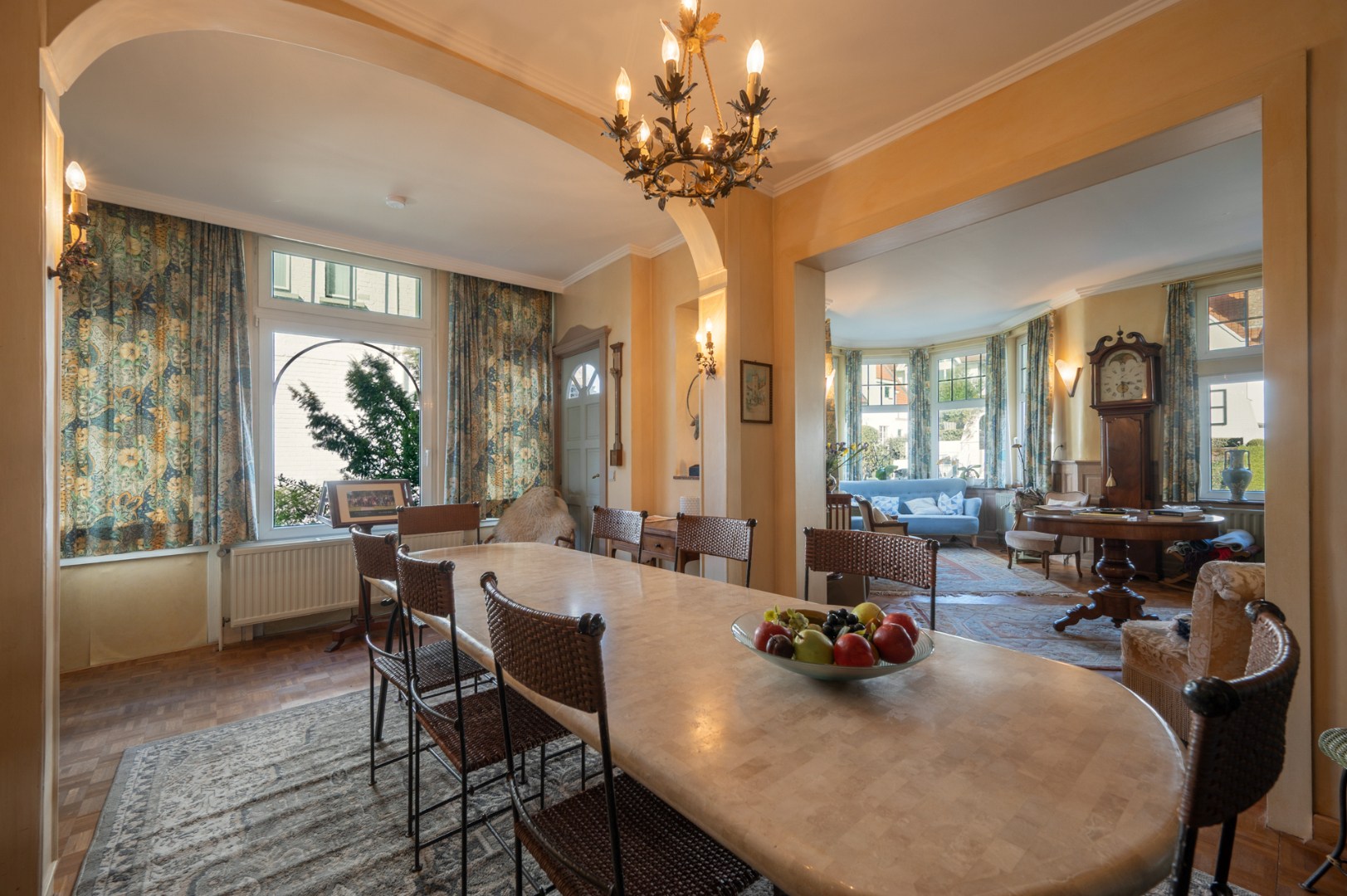 Villa in eclectische stijl met garage en staanplaatsen in het hart van Duinbergen - foto 5