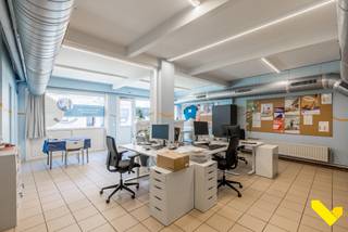 Handelspand met appartement in hartje Meerhout.Wie op zoek is naar een centraal gelegen handelspand, met mogelijkheid tot woonst of extra...