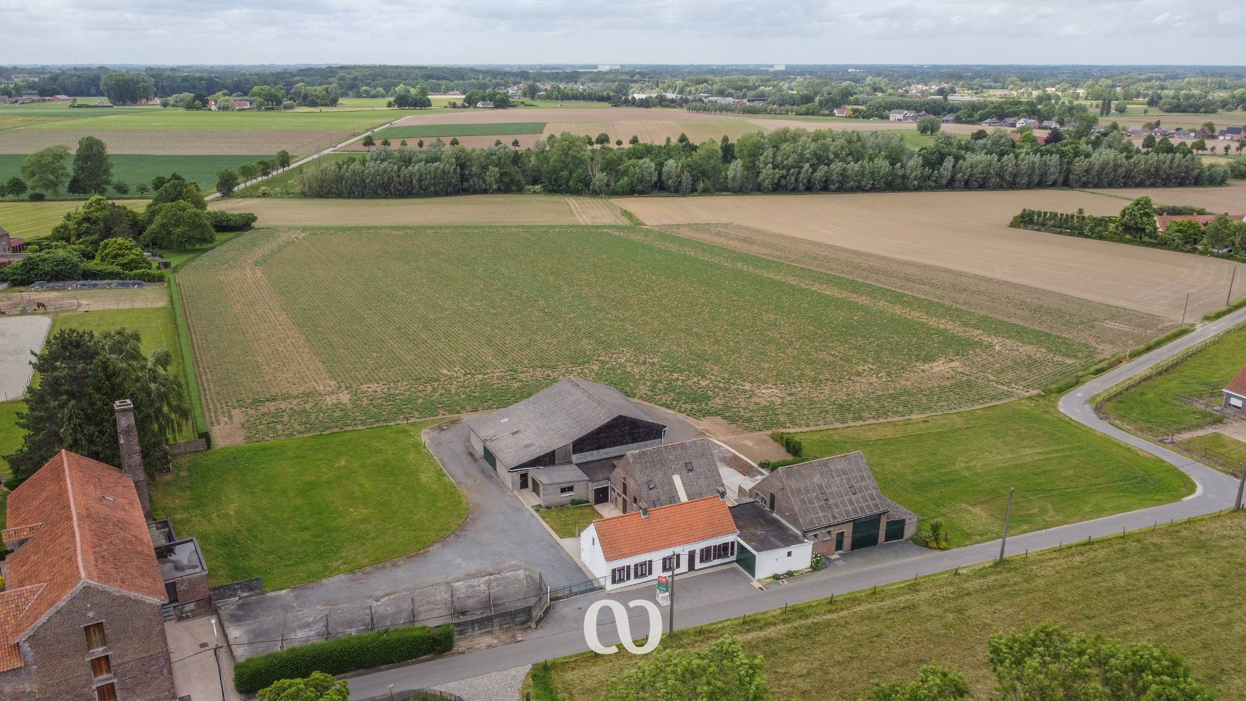Prachtig gelegen hoeve met gronden op meer dan 3,5 ha - foto 1