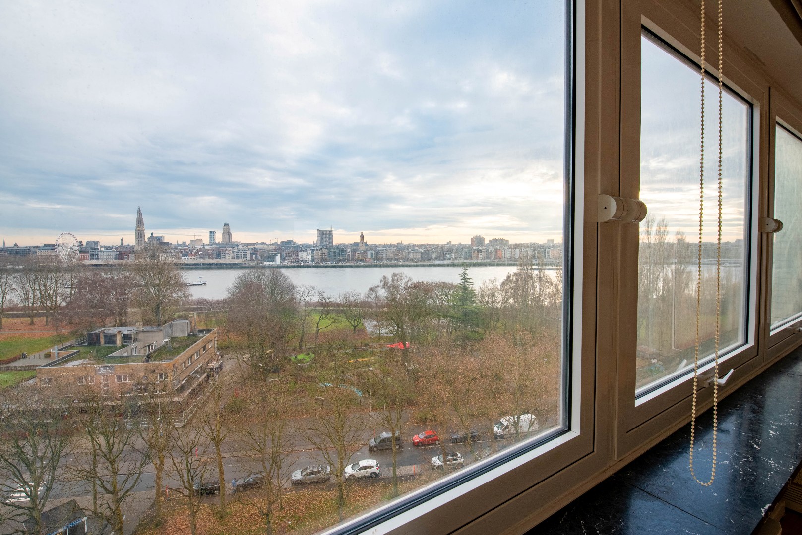 Lichtrijk 2-slaapkamerappartement met uitzicht op Antwerpen - foto 5