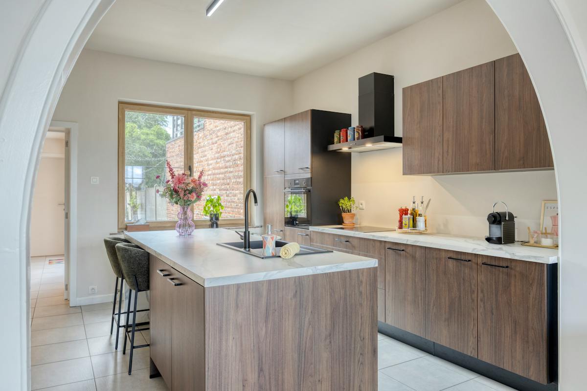 Charming 5-bedroom townhouse with private car parks - photo 5