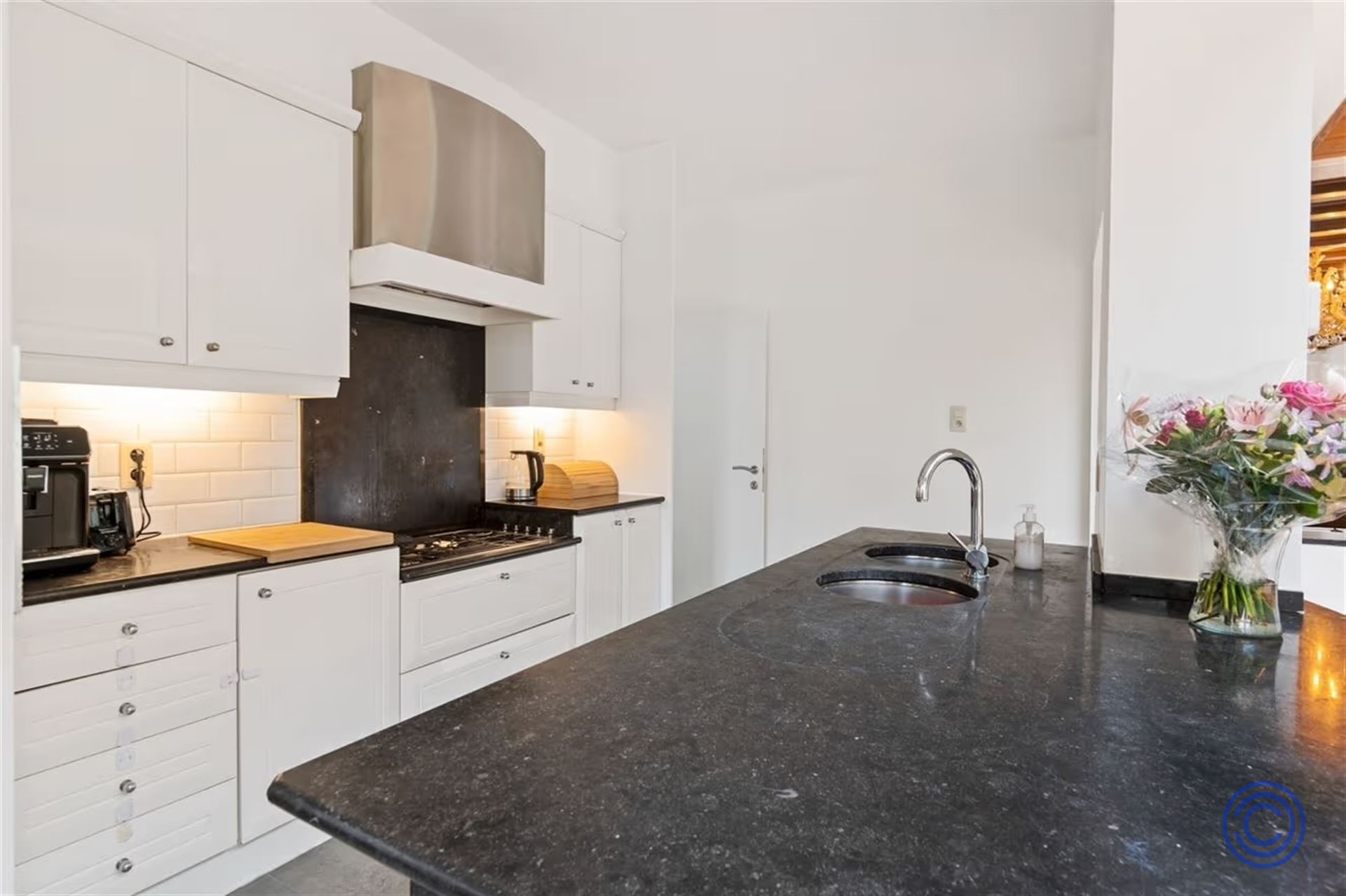 Rez-de-chaussée prêt à l'emploi avec 3 chambres à coucher + jardin + garage double ! - photo 3