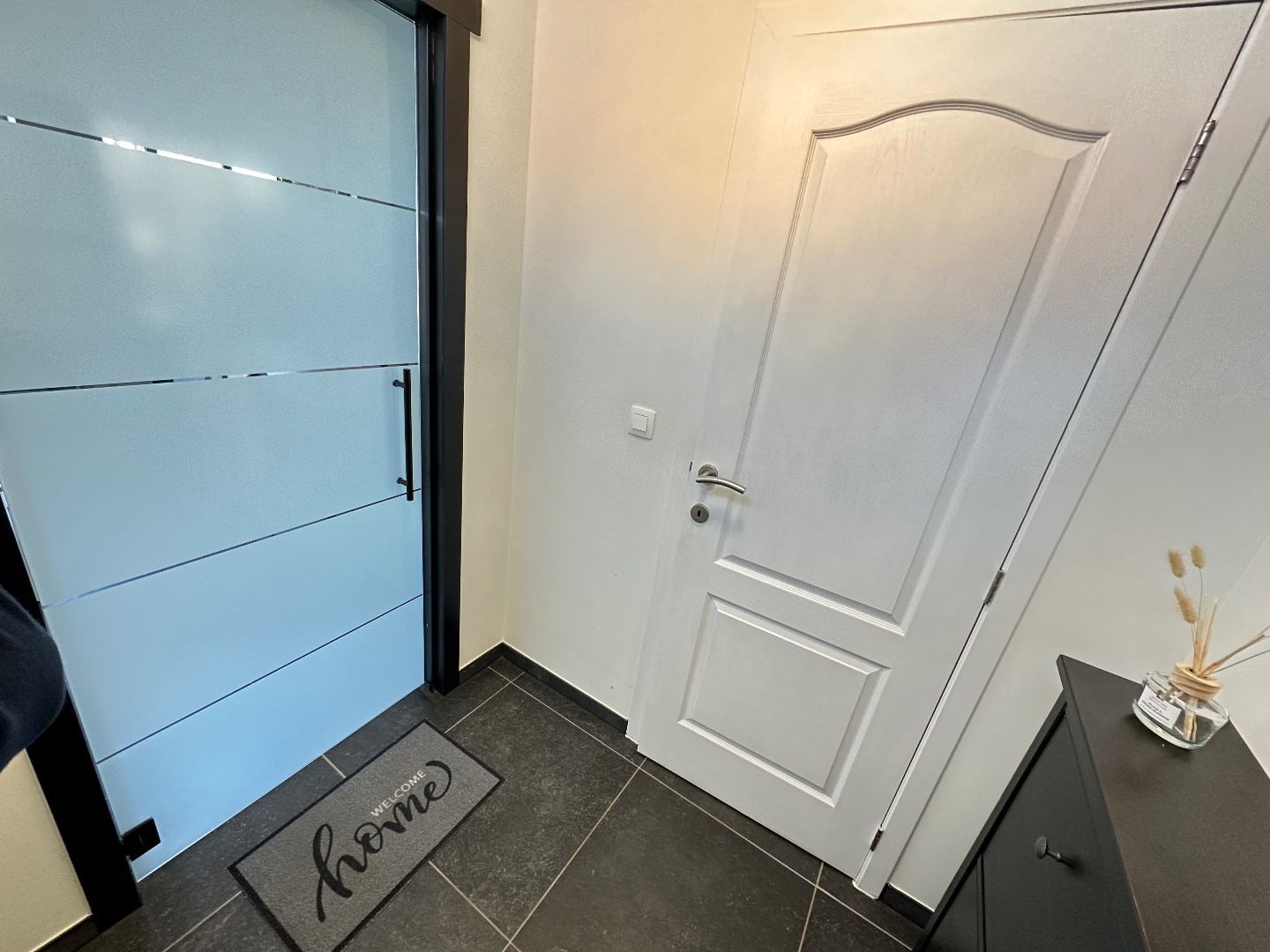 Nieuwbouwwoning met 3 slpkrs, 2x berging, zolder, carport en tuin te Tongeren - foto 2