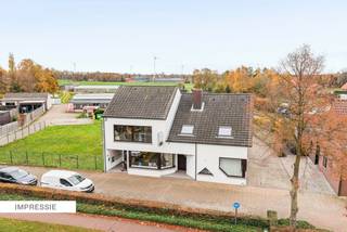 Op een gunstige locatie in Arendonk, nabij de Nederlandse grens ontdek je deze uitzonderlijke eigendom: een ruime, comfortabele woning met...