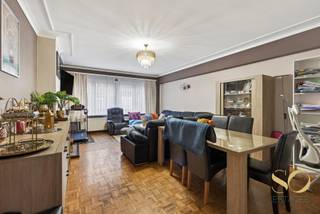 We stellen u dit appartement van 113 m² volgens EPC voor, gelegen op de 1e verdieping van een gebouw van 5 verdiepingen met lift, ideaal gelegen...