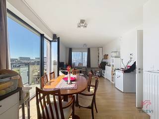 EVERE, wijk OTAN, appartement van ± 88 m² met een terras.Op de 5e verdieping : * Entreehal + apart toilet * Woonkamer van ± 30 m² met toegang tot een...