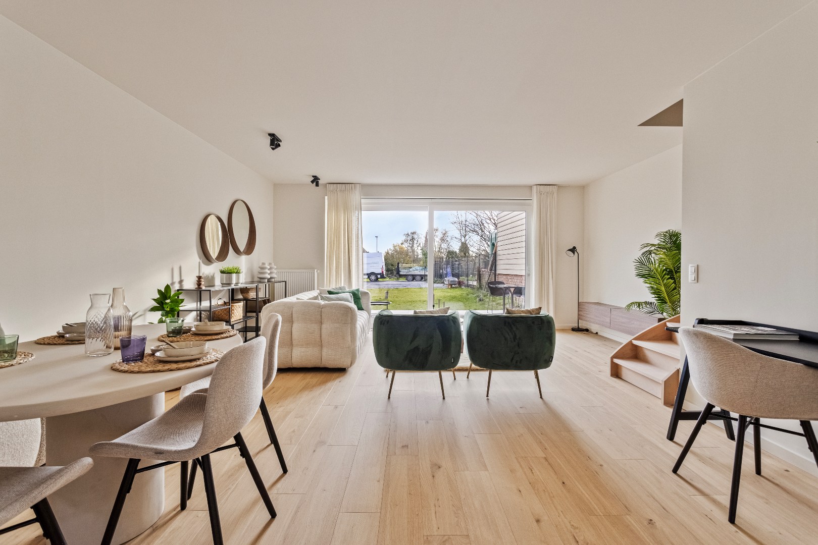 Uitzonderlijk ruime nieuwbouwwoning met terras, tuin en carport - foto 4