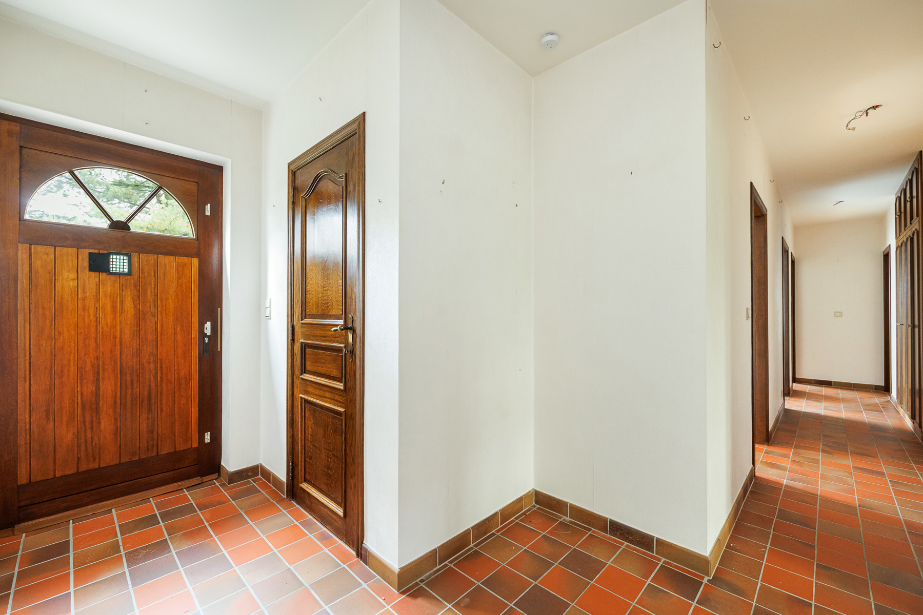 RUIME WONING MET 4 SLPK, MOOIE TUIN EN TAL VAN MOGELIJKHEDEN - foto 2