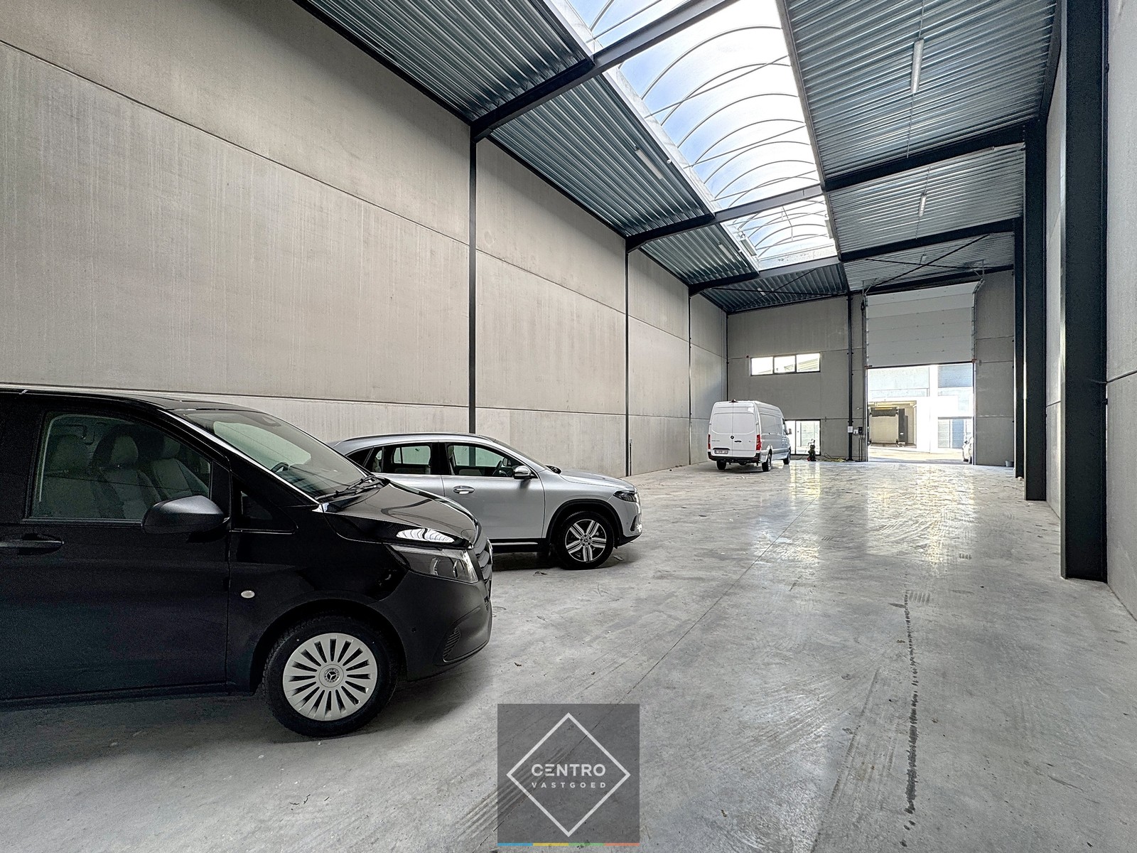 Verhuurd NB MAGAZIJN (332m²) met parkeergelegenheid voor de deur te koop langs de Aalterbaan te Maldegem (achter de nieuwe Mercedes-garage)! - photo 4