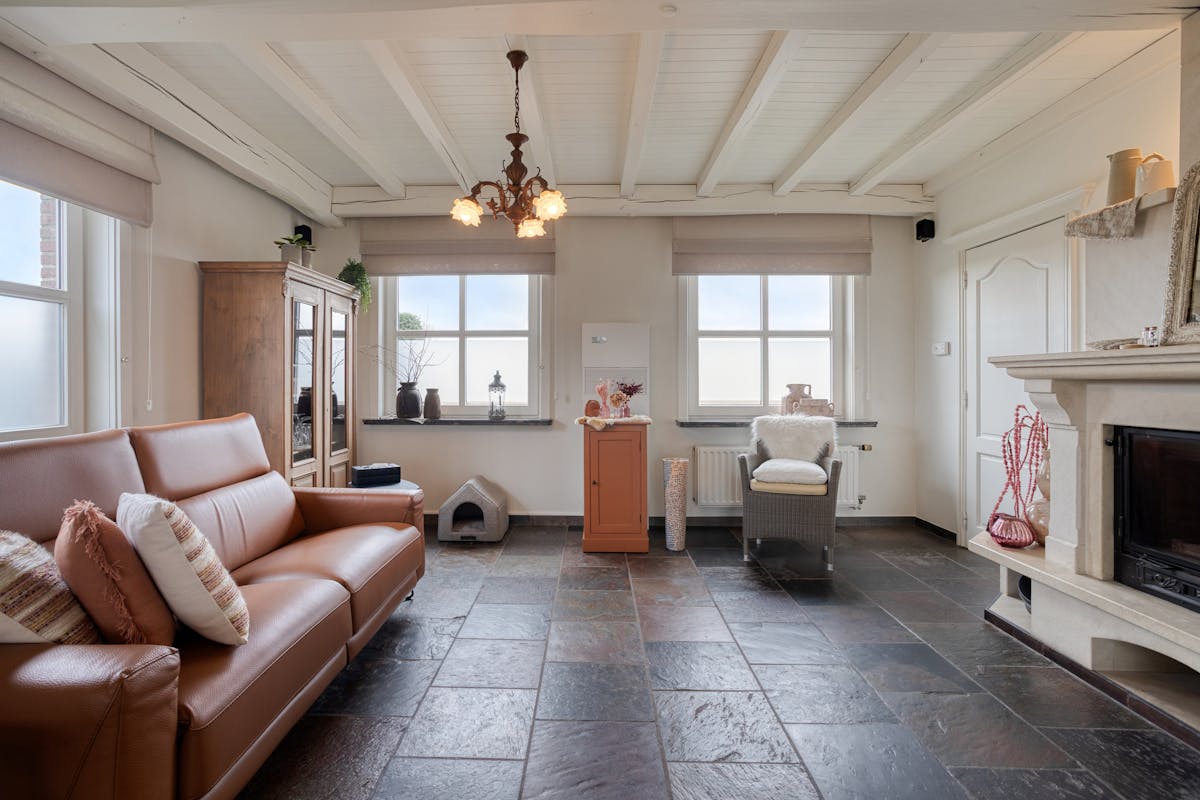 Maison rurale avec 4 chambres sur 2 772 m² à Beauvoorde. - photo 4