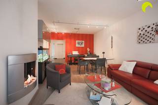 Dans un endroit central à Edegem, à la frontière avec Kontich, nous trouvons cet appartement rénové au rez-de-chaussée (75m²) avec 2 chambres et...