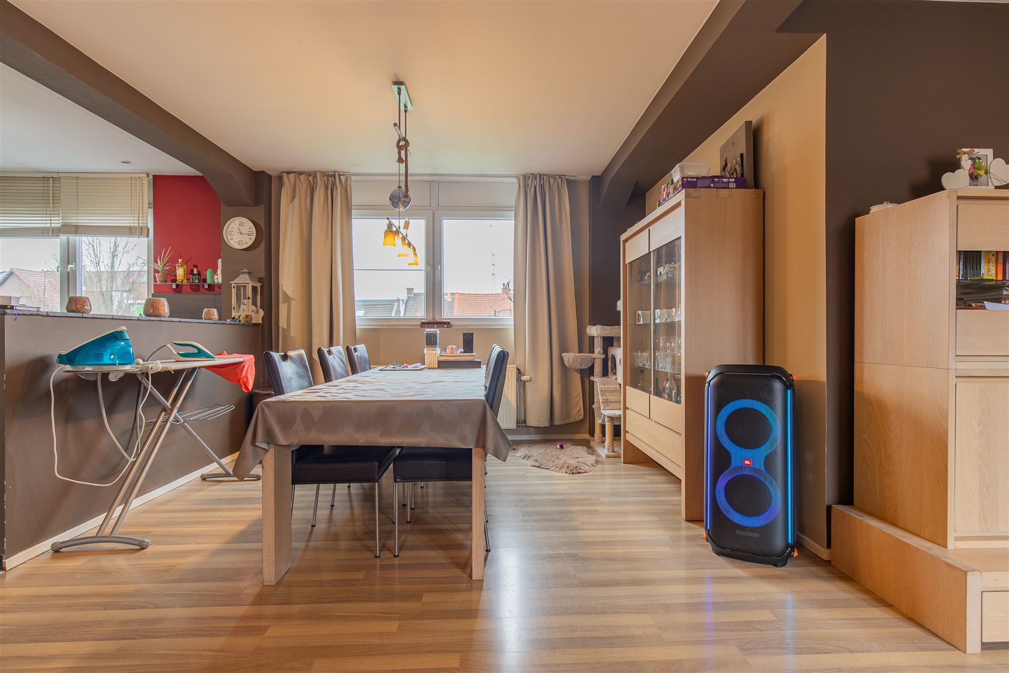 Ruime woning met atelier of opslag. - foto 3