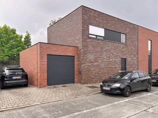 Le moyen le plus rapide pour visiter cette maison ? Demandez votre visite via le bouton rouge de notre site Web (www.dewaele.com) et vous...