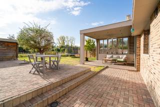 [[ DIT PAND NEEMT DEEL AAN DE ERA OPEN HUIZEN DAG OP 6/12 VAN 14:30 TOT 15:30 ]]Dit charmante huis ligt op een uitzonderlijke locatie: helemaal op...