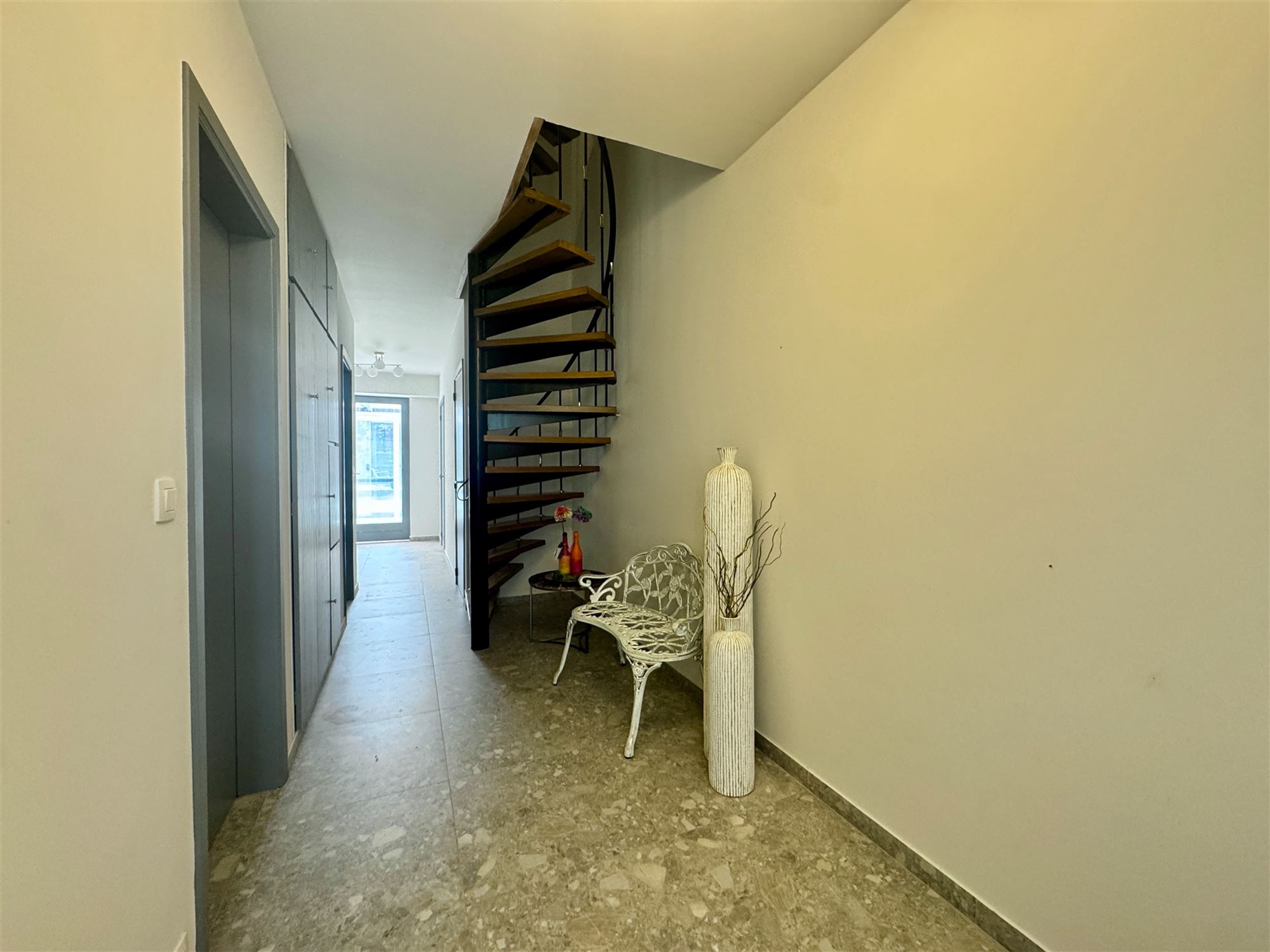 House - photo 2