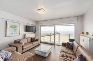 Blankenberge: Instapklaar appartement met zeezicht en 2 terrassen te koop!Op de 6e verdieping van residentie "Ravelingen" vinden we dit...