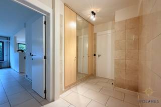 Moment de visite le 03/12 - prenez rendez-vous via polares.euSitué au rez-de-chaussée de cette résidence, vous trouverez cet appartement spacieux.Le...