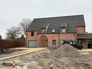 LiggingDeze prachtige nieuwbouwwoning woning is gelegen in De Pinte, een gegeerde en vlot bereikbare gemeente nabij Gent. Dankzij de goede...