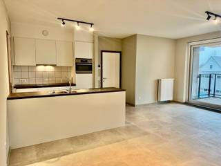 Deze nieuwe flat met twee slaapkamers en terras is gelegen aan het station van Herzele.Eerste bewoning van het pand, het is gelegen op de 2e...