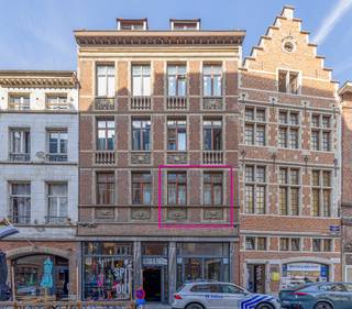 Zeer goed gelegen en uiterst charmant appartement, volledig gerenoveerd en smaakvol ingericht in 2017. Dit mooi en modern appartement is gelegen...