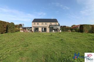 Composition :Sous-sol : caves : 37,53 m², local chaufferie : 23,49 m², caves de rangement jardin : +/- 26 m²Rez de chaussée : hall d'entrée : 5,34 m²...