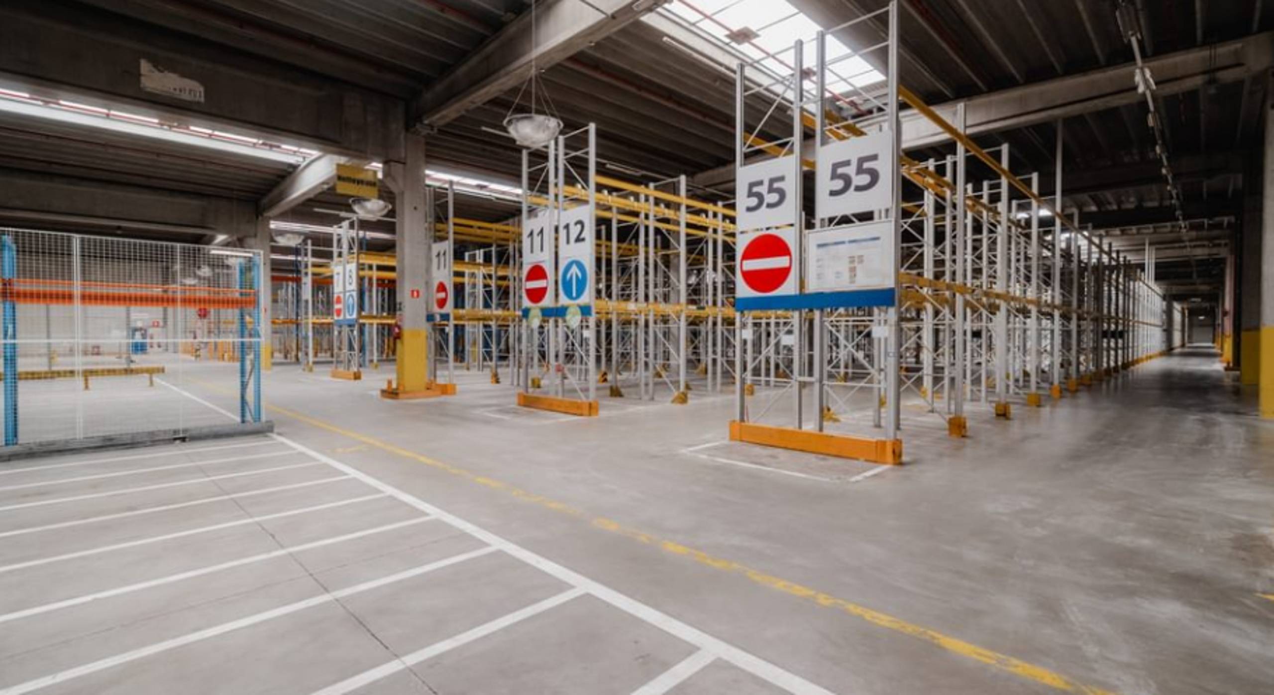 TE HUUR – Logistiek magazijn van 28.964 m² met kantoren in Courcelles (nabij E42) - foto 3