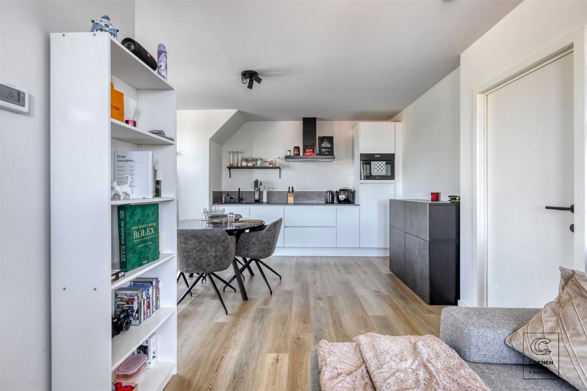 Instapklaar, recent gerenoveerd dakapp. van 55 m² te Geel! - foto 4