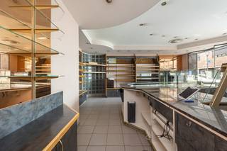 In de Graatakker, midden in het centrum, bevindt zich dit te renoveren handelspand met bovenliggende woonst, dat meteen opvalt door zijn...