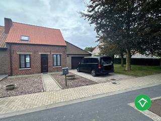 Deze rustig gelegen woning te Werken bij Kortemark bestaat uit: oprit, knusse leefruimte, keuken, badkamer met douche, 2 slaapkamers,...