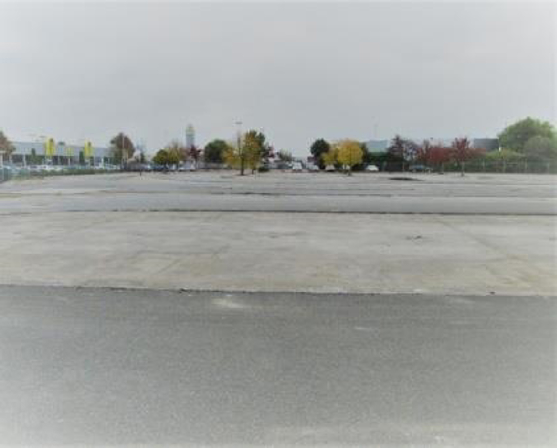 Verhard terrein/ Parking langs A12/Boomsesteenweg Wilrijk  - foto 2