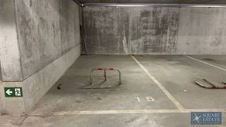 Parkeerplaats te huur in een beveiligd nieuwbouw in Strombeek-Bever. Voor meer informatie of een bezoek, neem contact op met het nummer 02/460.42.01...
