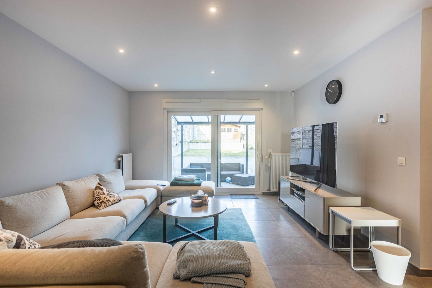 Instapklare recente woning met 5 slaapkamers en 3 badkamers! - foto 3