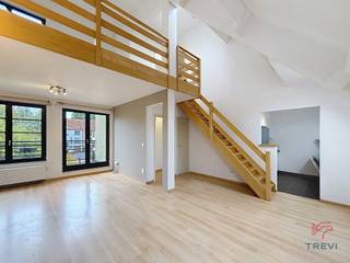 EVERE, in a quiet and residential neighborhood near the town hall, unfurnished 2-bedroom duplex of approx. 108 sqm located on the 2nd and 3rd...