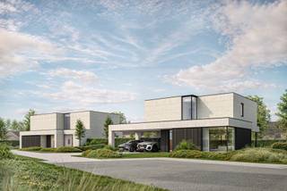 In deze rustige woonbuurt in Oekene, een deelgemeente van Roeselare, bouwen we binnenkort 2 nieuwe vrijstaande woningen. Je woont hier op wandel- en fietsafstand van
winkels, scholen en openbaar vervoer, en met de auto ben je via de N36 in geen tijd op de E403 richting Brugge of Kortrijk.
De woningen in de Boerenkrijglaan worden gebouwd in een strakke, moderne architectuur. Beide woningen beschikken over ruime slaapkamers waarvan één met ruimte voor een
dressing, en een royale leefruimte. Lot 7 telt een extra slaapkamer, een bureau op het gelijkvloers en een geïntegreerde carport voor 2 auto’s. Lot 8 heeft daarnaast grote raampartijen voor maximale lichtinval en een garage.
De afwerking kies je helemaal zelf. Dankzij het ruime afwerkingsbudget stel je jouw keuken, badkamer en vloeren samen volledig naar eigen smaak.
Duurzaamheid staat centraal. Alle woningen zijn uitgerust met een warmtepomp, vloerverwarming en zonnepanelen. Dat resulteert in een E peil van 20 en een lage energiekost, vandaag én in de toekomst.
Een kijkje nemen? Je vindt de ingang van deze kleinschalige verkaveling tussen Sint-Eloois-Winkelsestraat 42 en 44. Of contacteer ons en ontdek alle details!