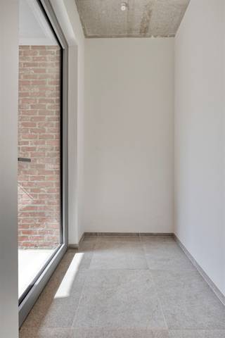 <p><span>Nieuwbouw woningen in Antwerpen </span></p><p><span> </span></p><p><span>Bent u op zoek naar de perfecte plek om te wonen of werken in Antwerpen? Zoek niet verder!</span></p><p><span> </span></p><p><span>Van de 4 woningen hebben er 3 een privatieve tuin. Deze functionele woningen zijn voorzien van alle comfort. Een gezellige leefruimte en veel lichtinval en open keuken, een badkamer met inloopdouche, spoelbak en toilet en 2 ruime slaapkamers. Alle woningen zijn voorzien van vloerverwarming. </span></p><p><span> </span></p><p><span>Mogelijkheid tot het huren van een ondergrondse autostaanplaats en/of berging.</span></p><p><span> </span></p><p><span>Woningen:</span></p><ul><li><span>woning 1: 2 slpk, 81m², €1050</span></li><li><span>woning 2: 2 slpk, 83m², 110m² tuin, €1150</span></li><li><span>woning 3: 2 slpk, 110m², 30m² tuin, €1250</span></li><li><span>woning 4: 2 slpk, 105m², 29m² tuin, €1250</span></li></ul><p><span> </span></p><p><span>Troeven:</span></p><ul><li><span>Lift</span></li><li><span>Vloerverwarming</span></li><li><span>Zonnepanelen</span></li><li><span>6 maanden gratis Fiber internet</span></li><li><span>Fietsenbergingen</span></li></ul><p><span> </span></p><p><span>Ons project ligt in het hart van Antwerpen, waardoor u toegang heeft tot alle voorzieningen, winkels, restaurants, scholen, openbaar vervoer,....</span></p><p><span> </span></p><p><span>Neem vandaag nog contact met ons op om uw interesse te tonen, vragen te stellen of een bezichtiging te regelen.</span></p><p><span>Voor meer informatie en prijzen, neem contact met ons op 03/283 06 06 of <span>info@reant.be</span></span><span> en bezoek onze website op <span>www.reant.be</span></span><span> </span></p><p><span> </span></p><p><span> </span></p><p><span> </span></p><p><span> </span></p>